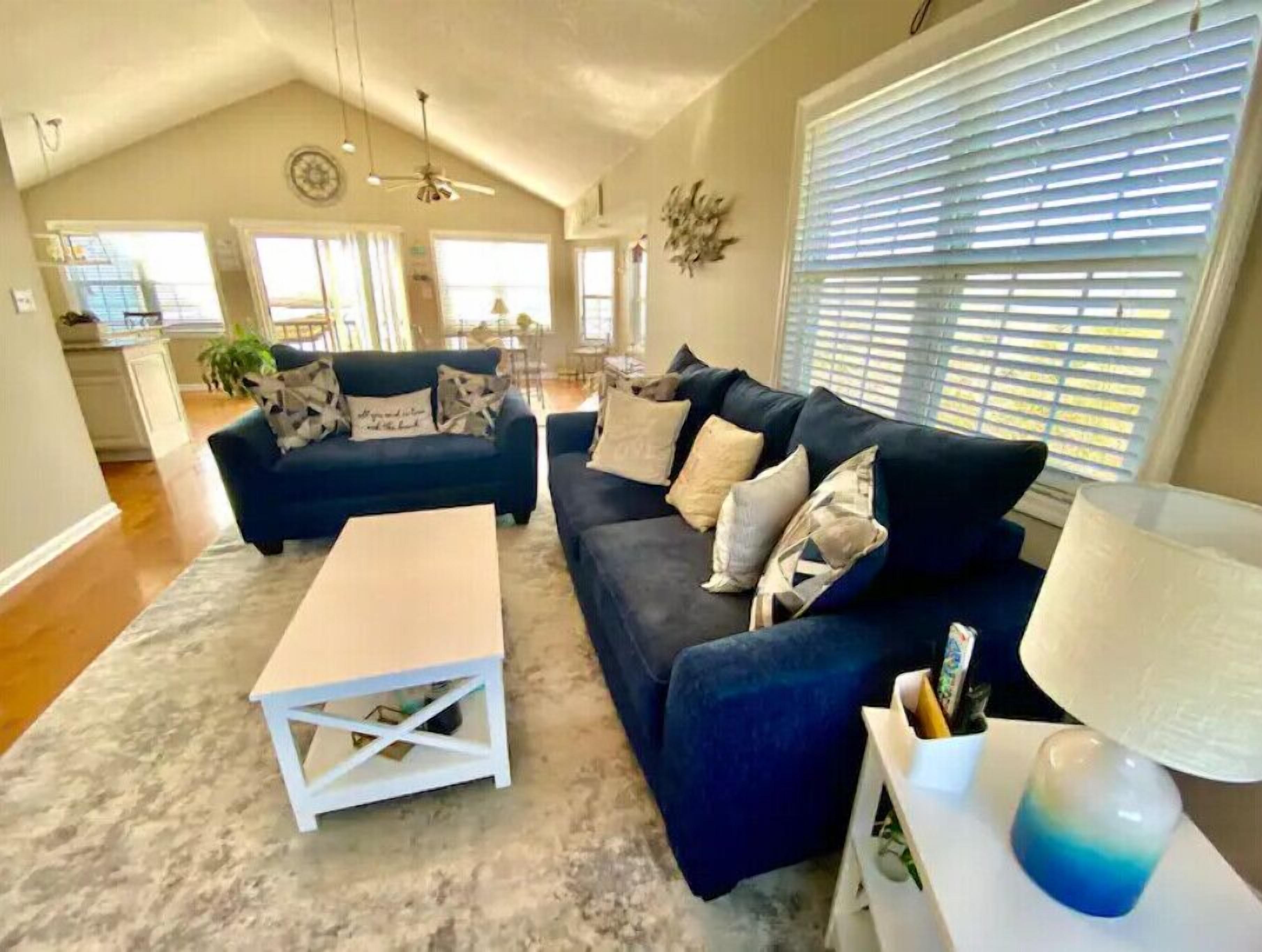 Waterfront Property/Deck/Easy Beach Access