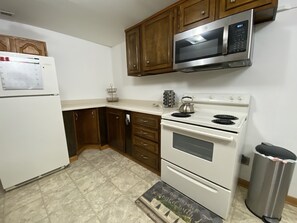 Fridge, microwave, oven, stovetop - Best Hidden Escape (Great Falls)