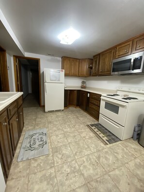Fridge, microwave, oven, stovetop - Best Hidden Escape (Great Falls)