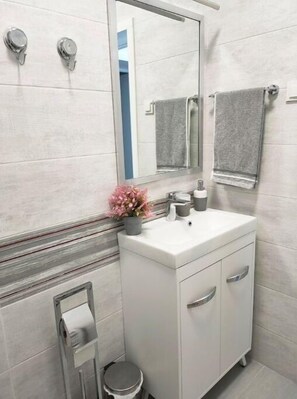 Shower - 22 Loop Apartment (Brașov)