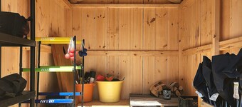 The Odd Dog Retreat w/HotTub, Kayaks, Bikes, Games