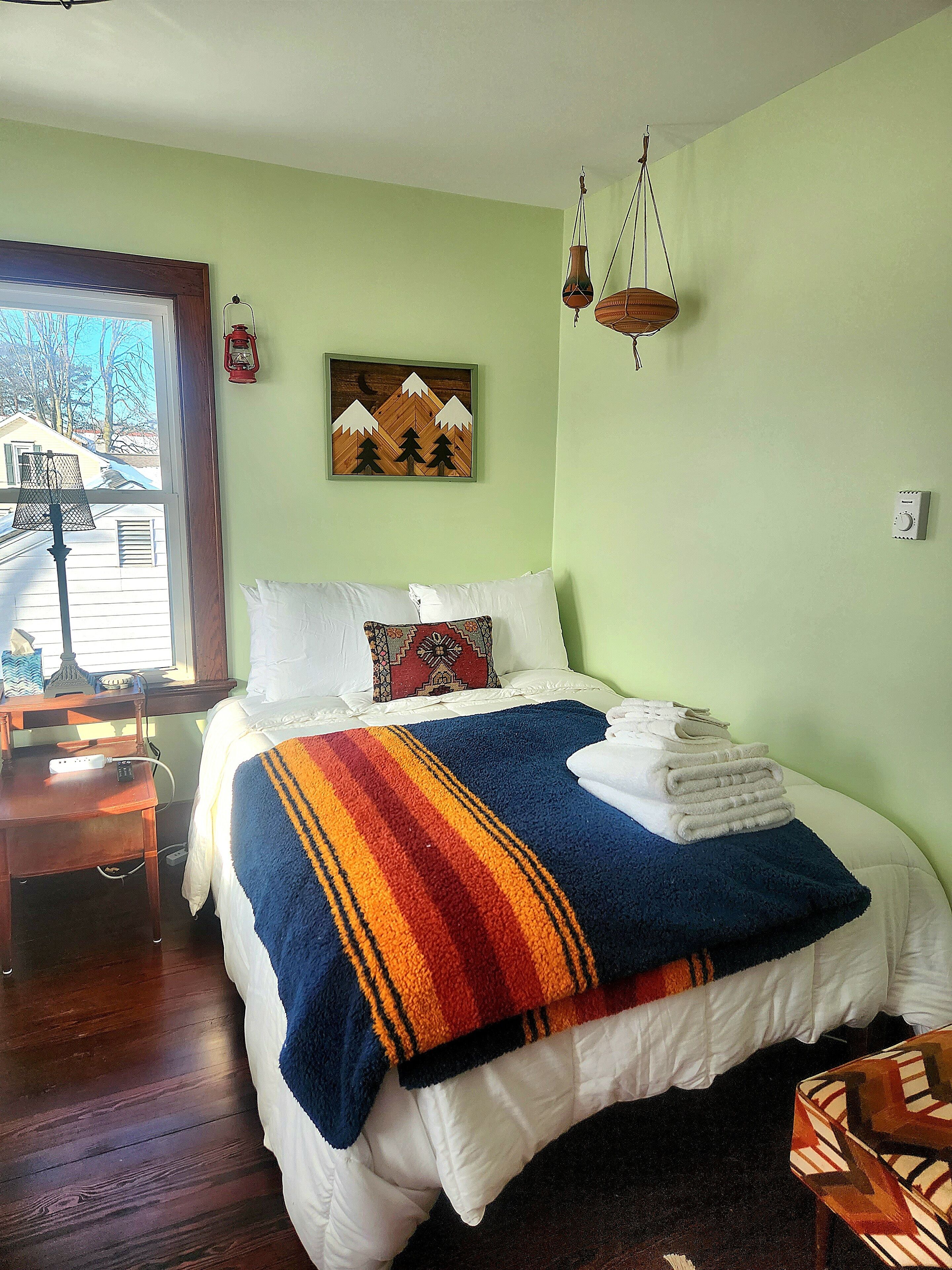 4 bedrooms, in-room safe, desk, iron/ironing board