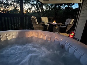 Bañera de hidromasaje al aire libre