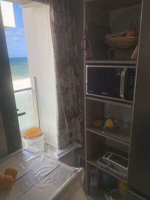 Paper towels, dining tables