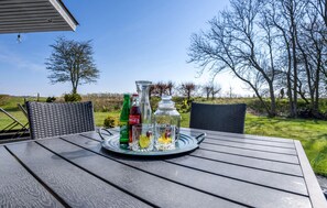 تناول الطعام بالخارج