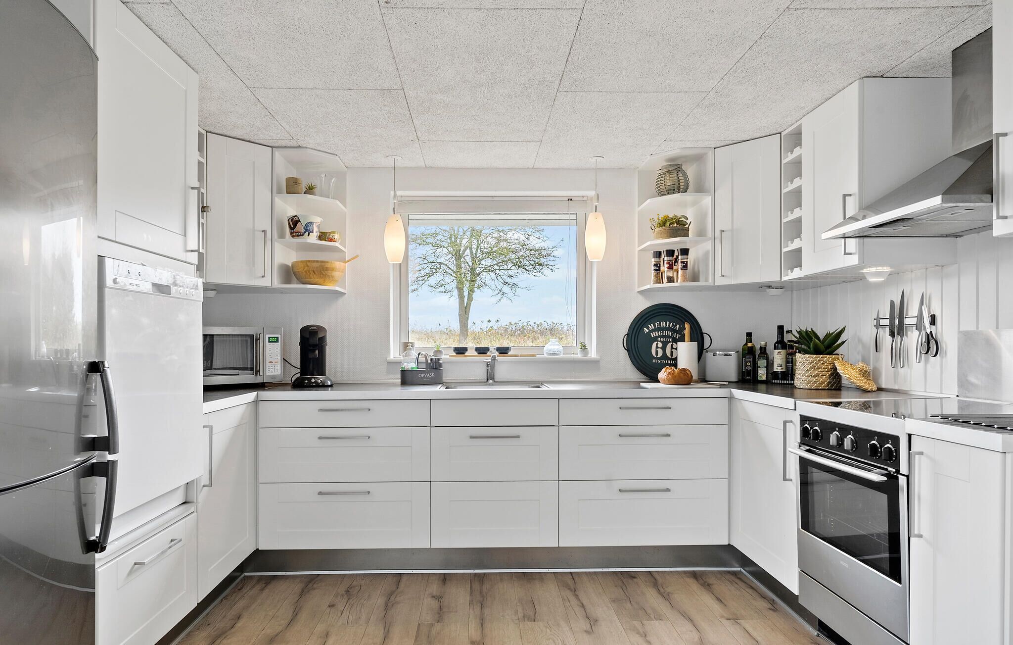 Fridge, stovetop, dishwasher, coffee/tea maker