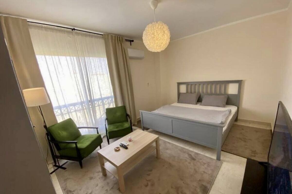 Desk, laptop workspace, iron/ironing board, free WiFi