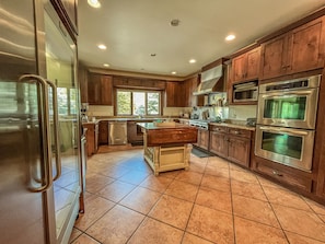 Private kitchen - Luxurious Lodge cabin on private Airstrip  (Marion)