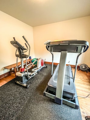 Fitness facility - Luxurious Lodge cabin on private Airstrip  (Marion)