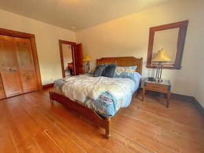 Room - Luxurious Lodge cabin on private Airstrip  (Marion)