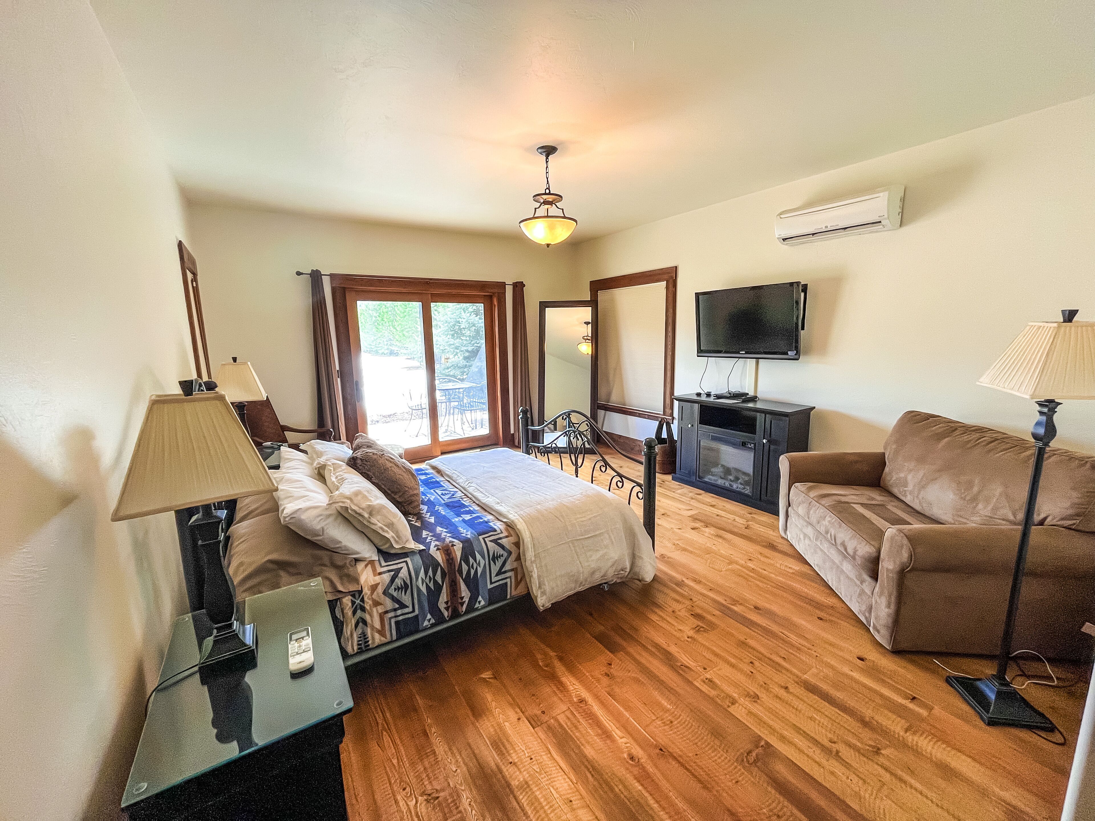 Luxurious Lodge cabin on private Airstrip 