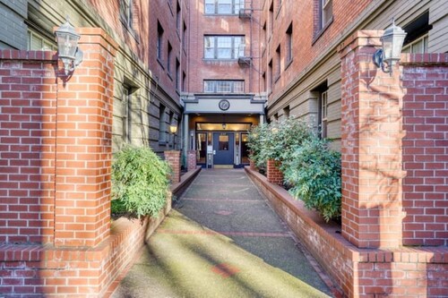 Immerse yourself into the center of NW Portland