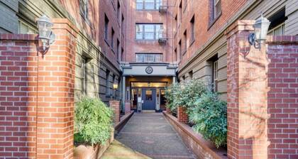 Immerse yourself into the center of NW Portland