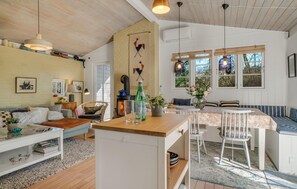 Interior - Awesome home in Allingåbro with kitchen (Allingåbro)