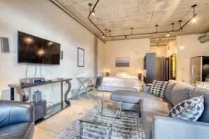 1 bedroom - Desirable Studio in the Streetcar Lofts (Portland)