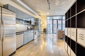 Interior - Desirable Studio in the Streetcar Lofts (Portland)
