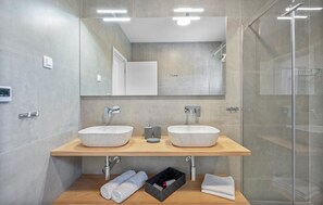Shower, hair dryer - Beautiful home in Dubrava kod Sibenika with sauna (Dubrava kod Sibenika)