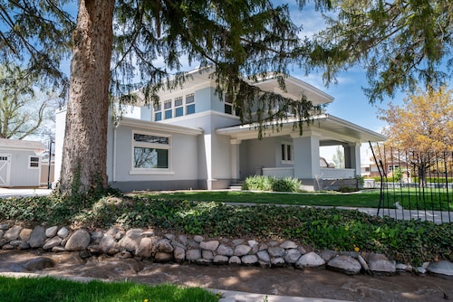 Charming Historic Home with chef's kitchen formal dining, sitting room, & patio