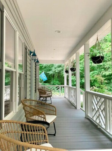 Hillside Cottage ★ Relax / Play / Indulge / Work