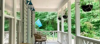 Hillside Cottage ★ Relax / Play / Indulge / Work