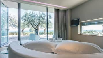 Habitación doble Elite, 1 cama King size, frente al mar | Camas con efecto memoria y caja de seguridad en la habitación