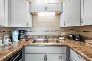 Condo, 1 King Bed with Sofa bed (The Summit 1123) | Private kitchen