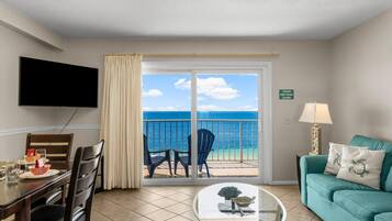 Appartamento, 1 letto king con divano letto (The Summit 1123) | Area soggiorno