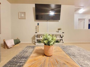 Interior - Green Valley Los Arroyos Home · Modern & Comfortable Residence 4BR/2BA (Green Valley)