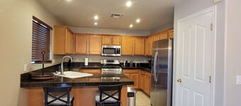 Green Valley Los Arroyos Home · Modern & Comfortable Residence 4BR/2BA
