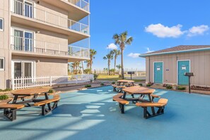 Condo, 1 King Bed with Sofa bed (The Summit 1305) | Outdoor dining