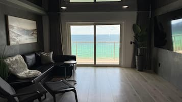 Leilighet, 1 kingsize-seng med sovesofa (The Summit 1305) | Oppholdsområde