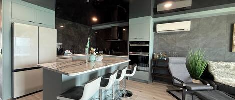 Apartamento, 1 cama de matrimonio grande con sofá cama (The Summit 1305) | Cocina privada