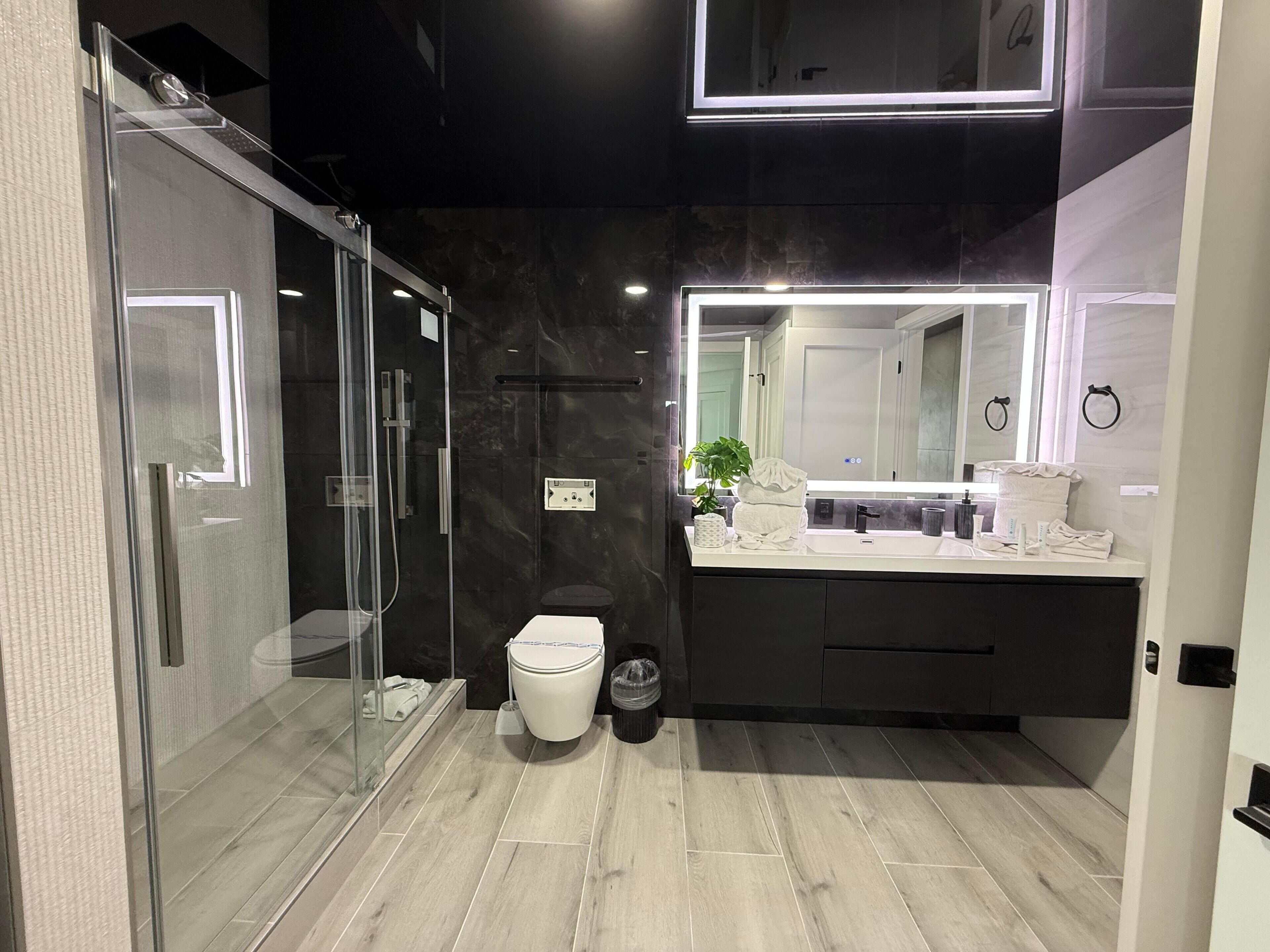 Condo, 1 giường cỡ king và sofa giường (The Summit 1305) | Phòng tắm