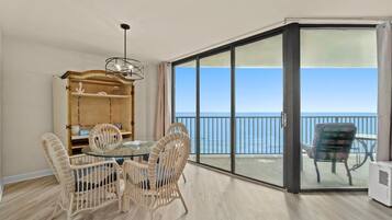 Condo, 1 King Bed with Sofa bed (Aquavista 804E) | Exterior