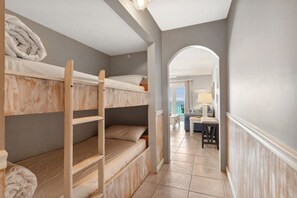 콘도, 킹사이즈침대 1개 및 소파베드 (The Summit 817 ) | 외관