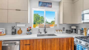 Fridge, microwave, oven, stovetop
