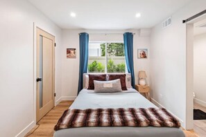 3 bedrooms, desk, iron/ironing board, WiFi