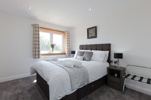 2 bedrooms, iron/ironing board, travel cot, free WiFi