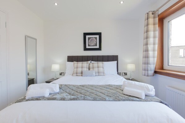 2 bedrooms, iron/ironing board, travel cot, free WiFi