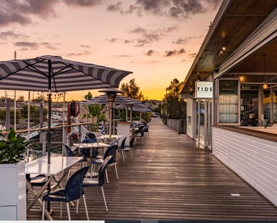 Peaceful apartment, steps away from the Manly hub