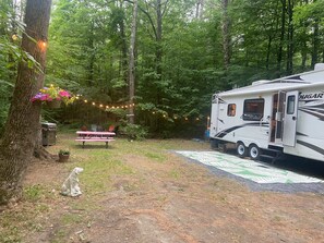 Outdoor dining - Delightful RV Rental Surrounded by Woods (Cambridge)