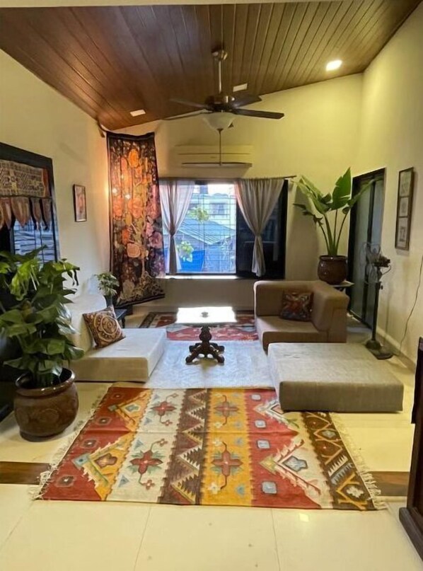 Interior - Bazaar house! (Mumbai)