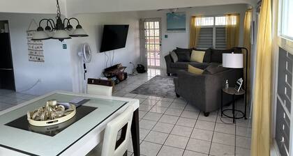 Countryside villa- 3 bedroom, 2 bath close to rainforest!