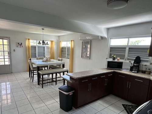 Countryside villa- 3 bedroom, 2 bath close to rainforest! 