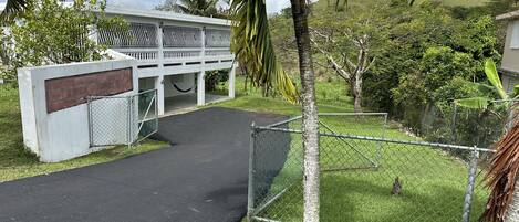 المنطقة المحيطة بالمنشأة