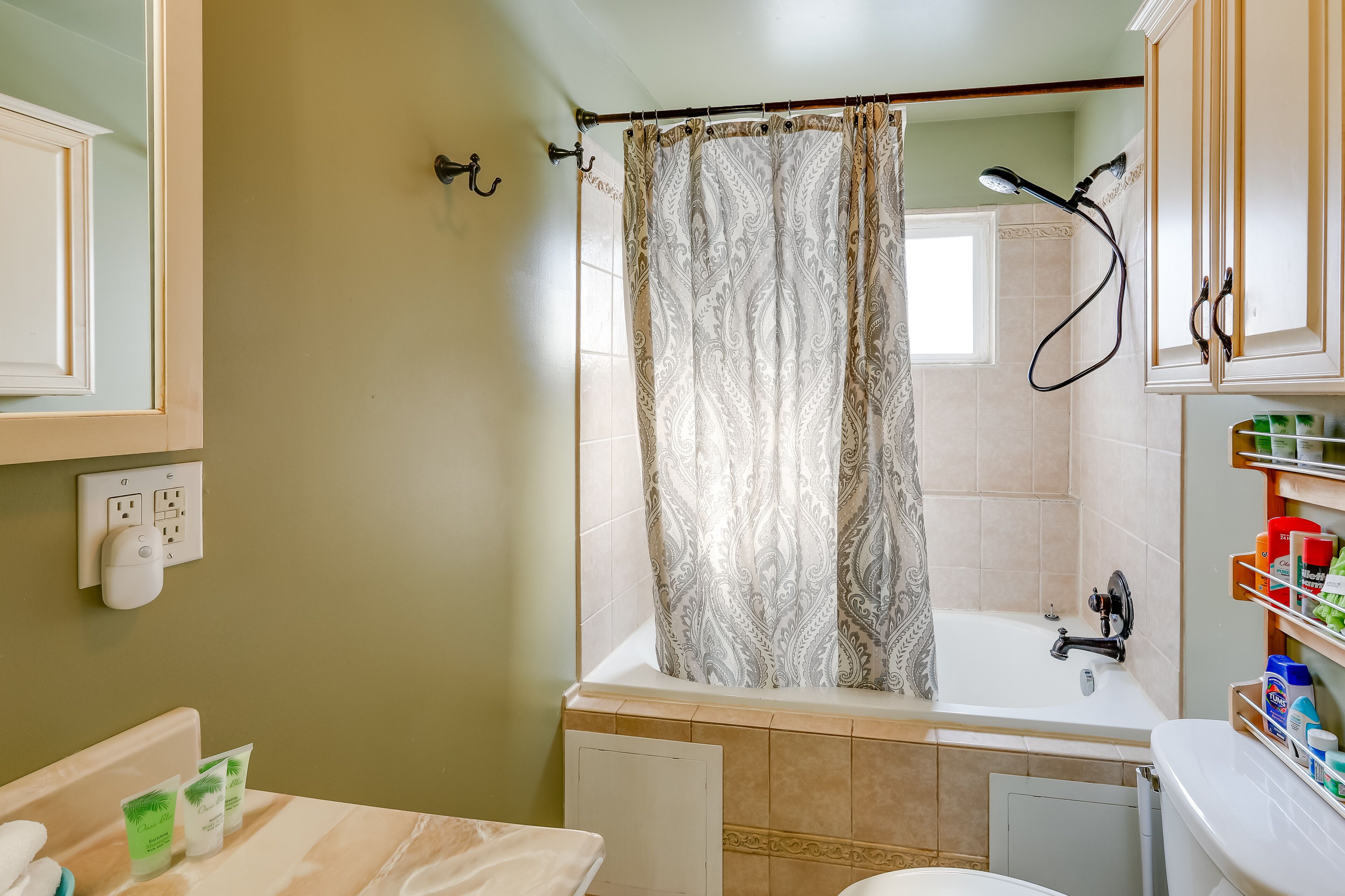 Cozy Apartment in Fairbanks ~ 2 Mi to Downtown!