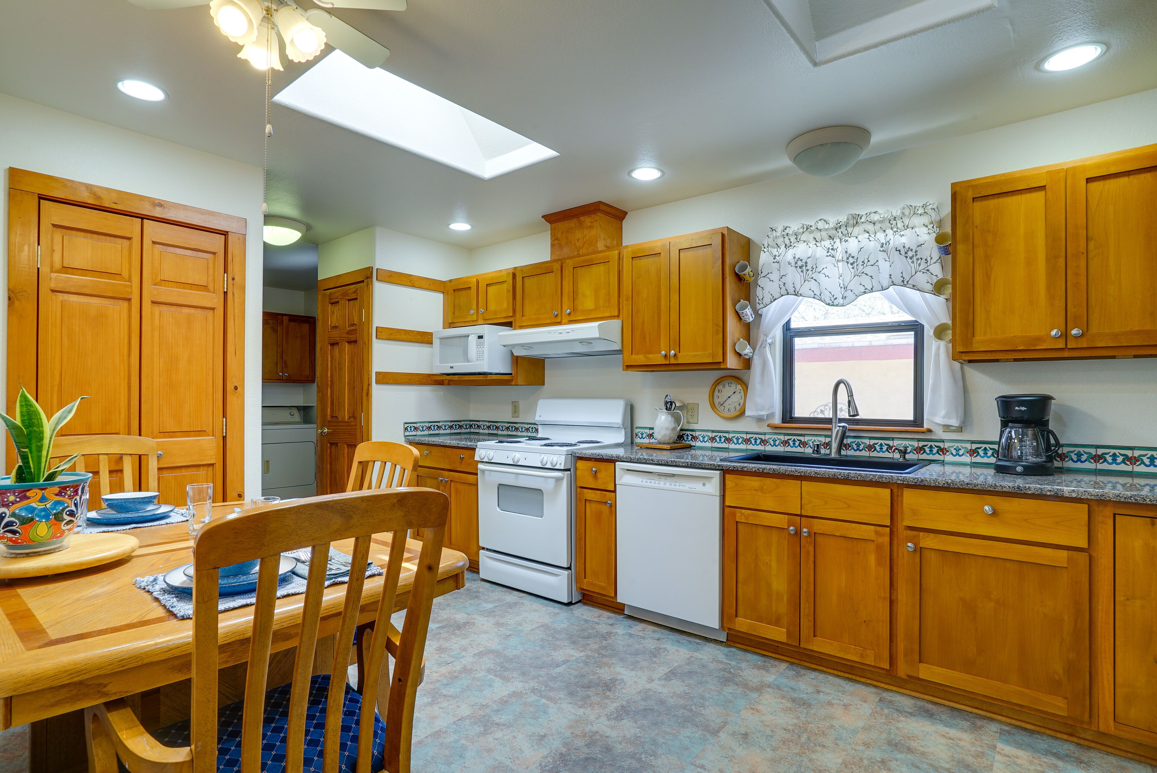 Cozy Las Cruces Home - 2 Mi to New Mexico State!