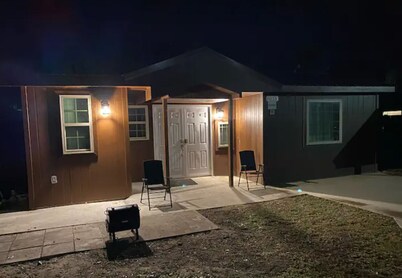 Outpost Cottage - Sleeps 3 Great Price!