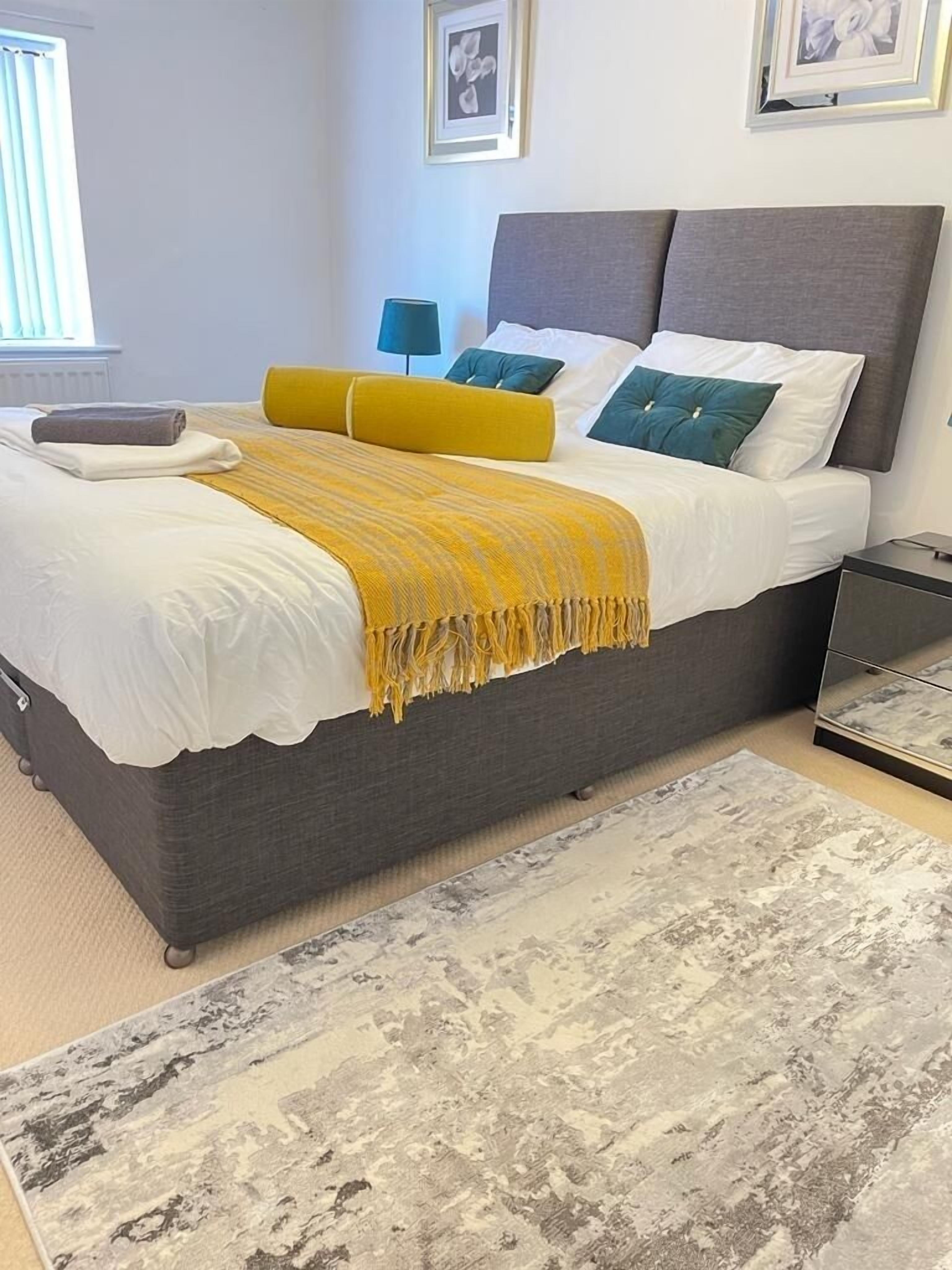 2 bedrooms, in-room safe, desk, iron/ironing board