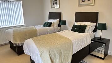 2 bedrooms, in-room safe, desk, iron/ironing board